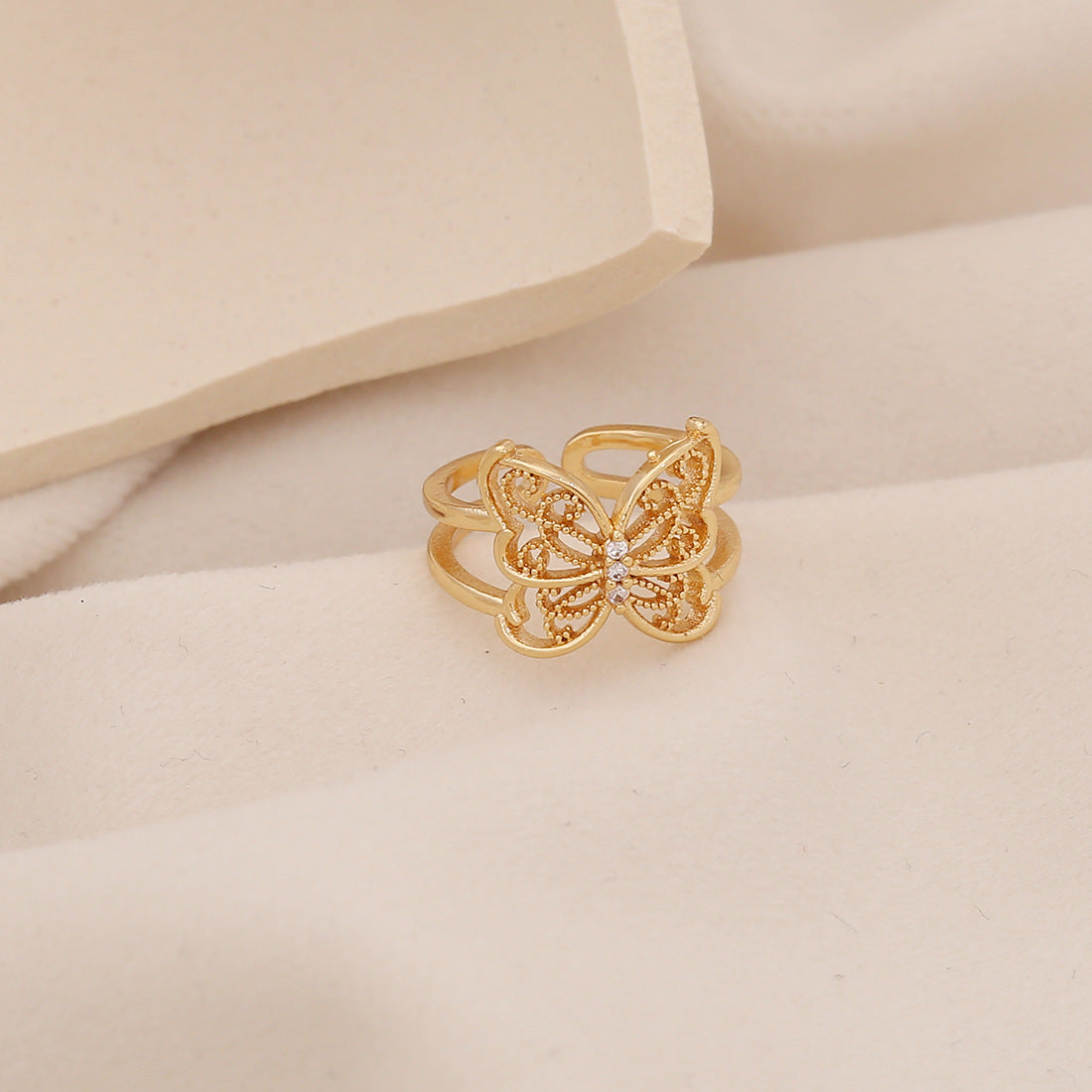 Fashionable Butterfly-Shaped Copper Ring with Plated Finish for Women