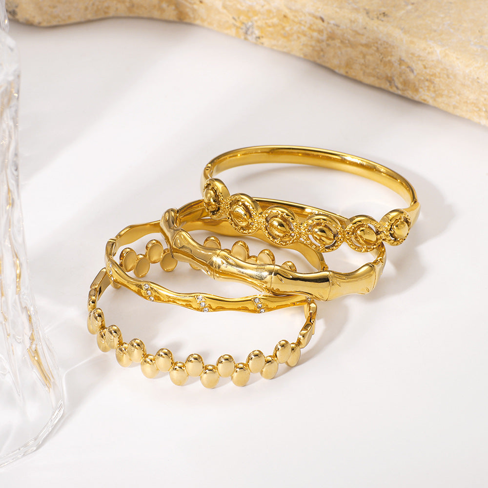 Bracciale Minimalista da Donna a Giunzione di Bambù Stellata in Acciaio Inossidabile con Placcatura Sottovuoto in Oro 18K Design Geometrico