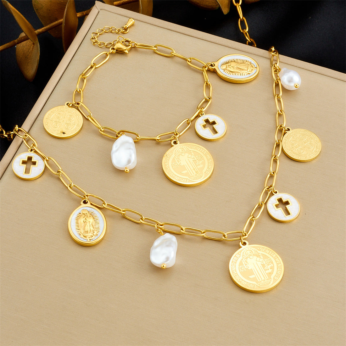 Vintage Gold Plated Stainless Steel Round Cross Pendant with Pearl Curb Chain Jewelry Set for Women