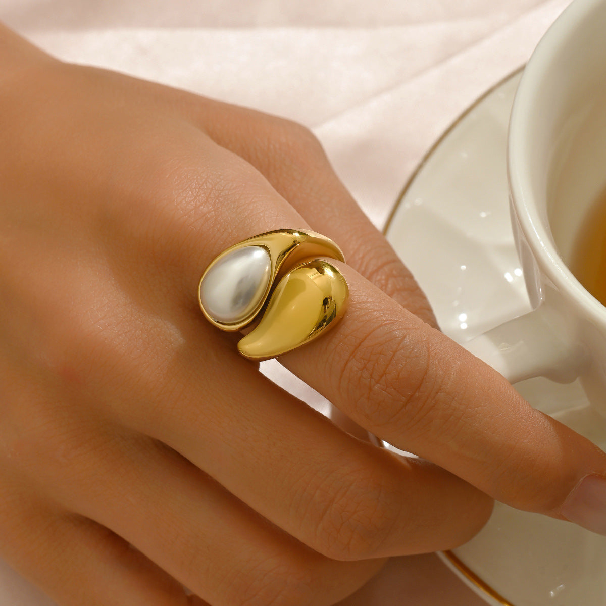 Anillo de Cobre con Incrustaciones de Perlas Geométricas y Diseño de Banda Abierta para Mujer, Anillo Llamativo Moderno y Versátil