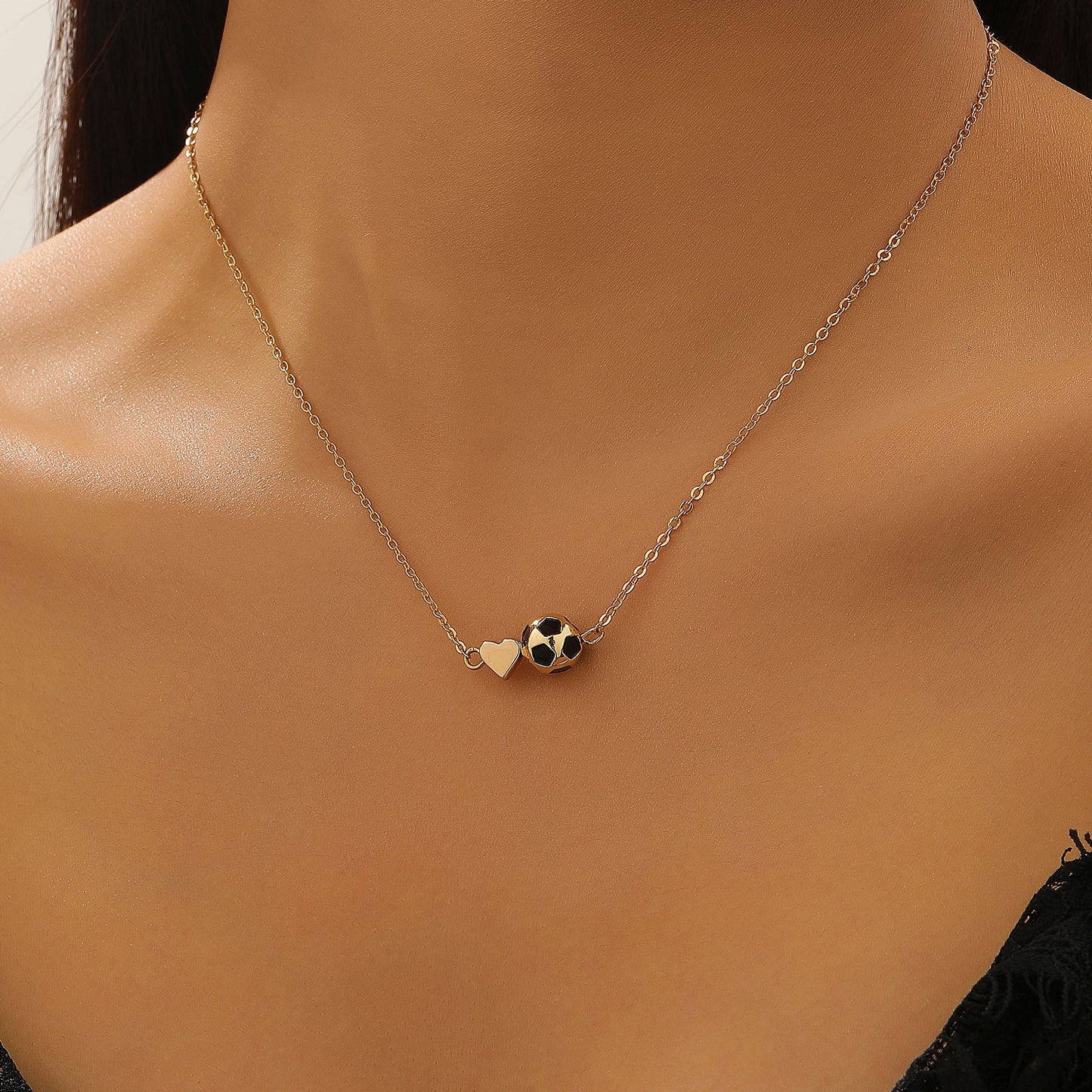 Collar deportivo geométrico de corazón de aleación de zinc chapado para mujer