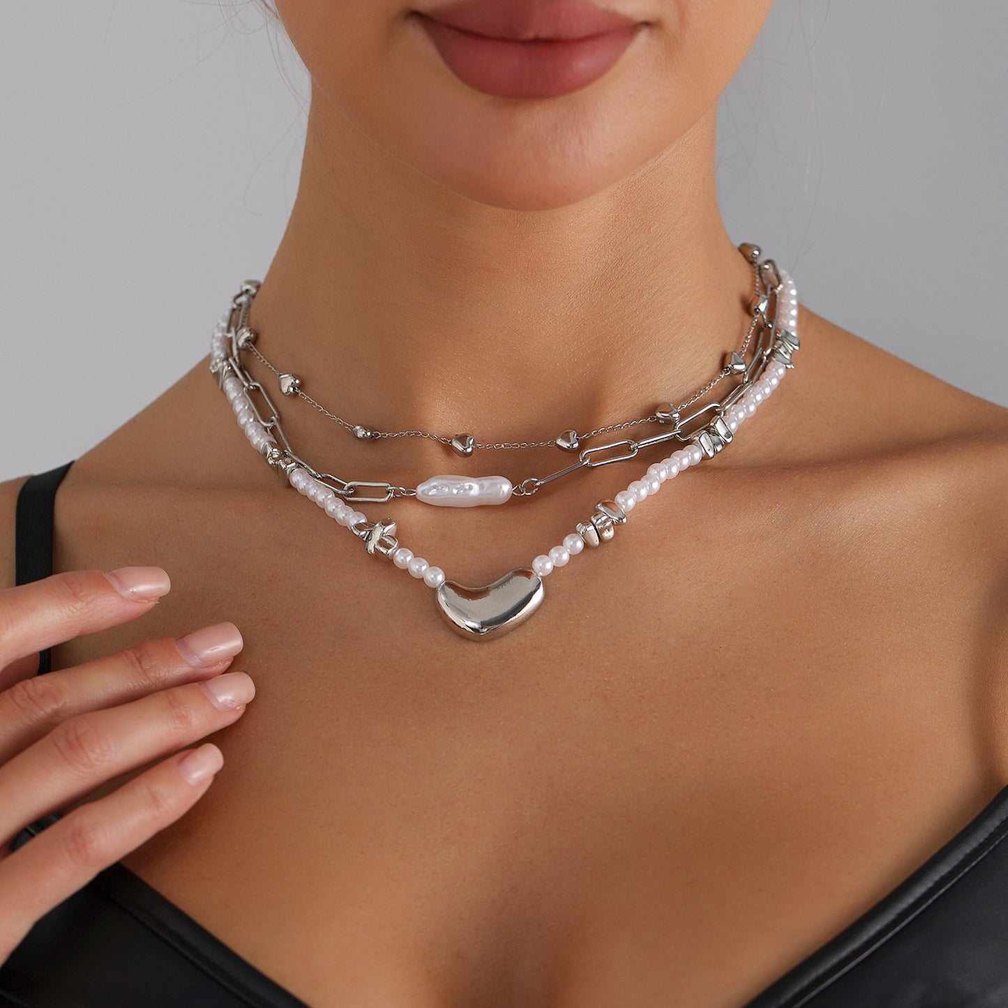 Luxury Geometric Heart Alloy Plated Necklace with Pearl Inlay for Women