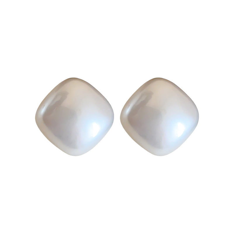 Orecchini a perno con perle quadrate geometriche e perni in argento placcato oro da donna