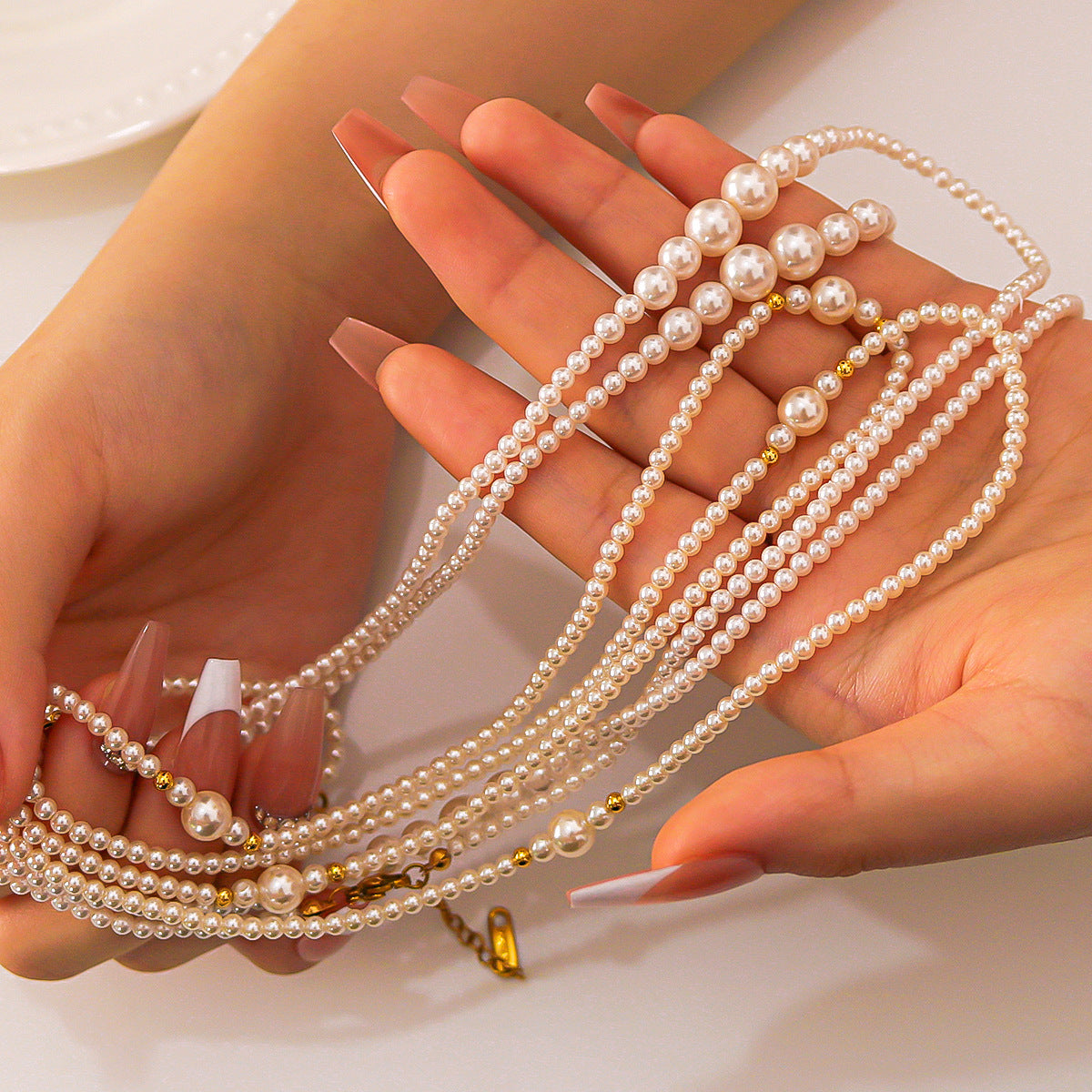 Collana da donna multistrato minimalista geometrica con perle e acciaio inossidabile placcato oro