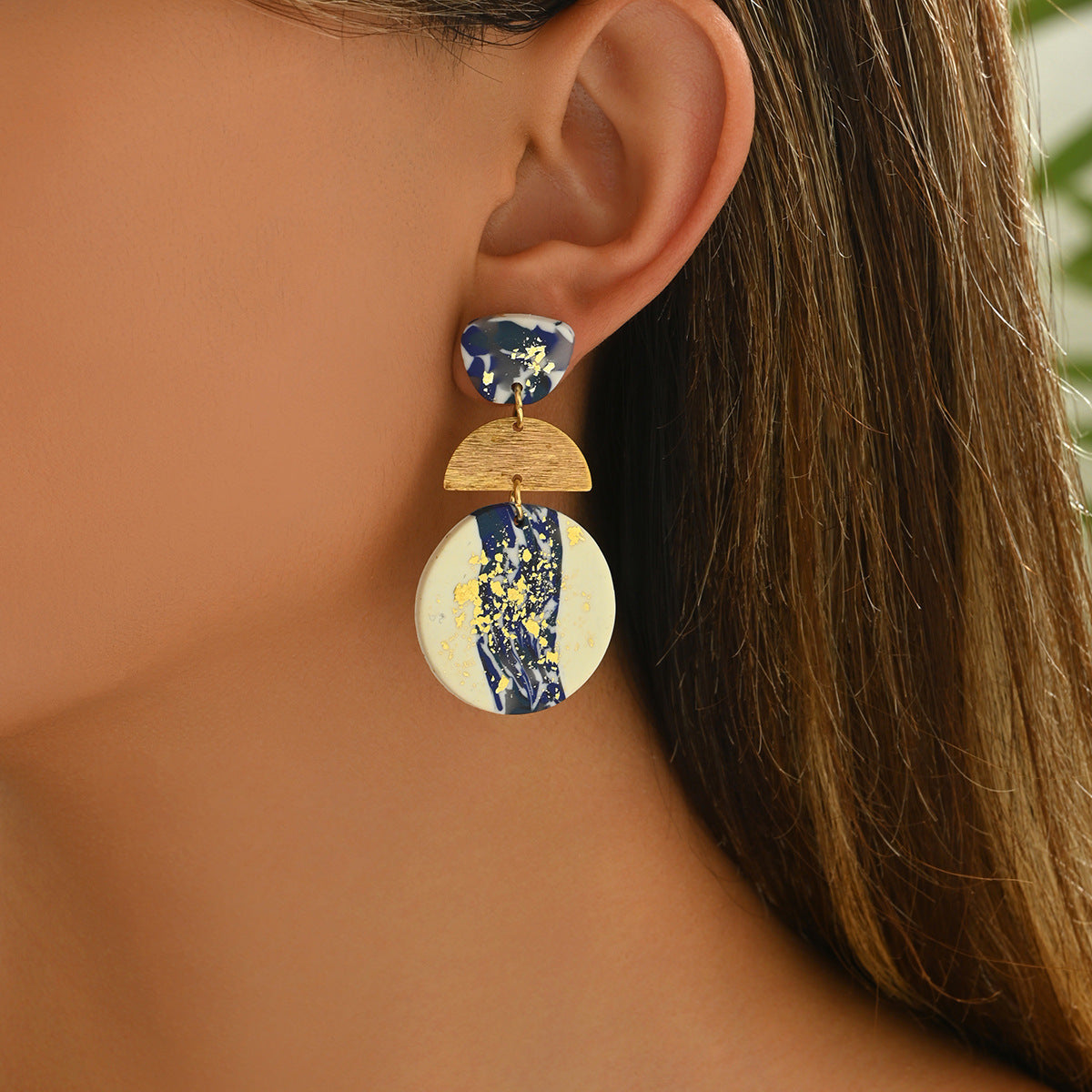 Aretes geométricos de mujer en cobre con acabado chapado para un estilo de oficina a la moda