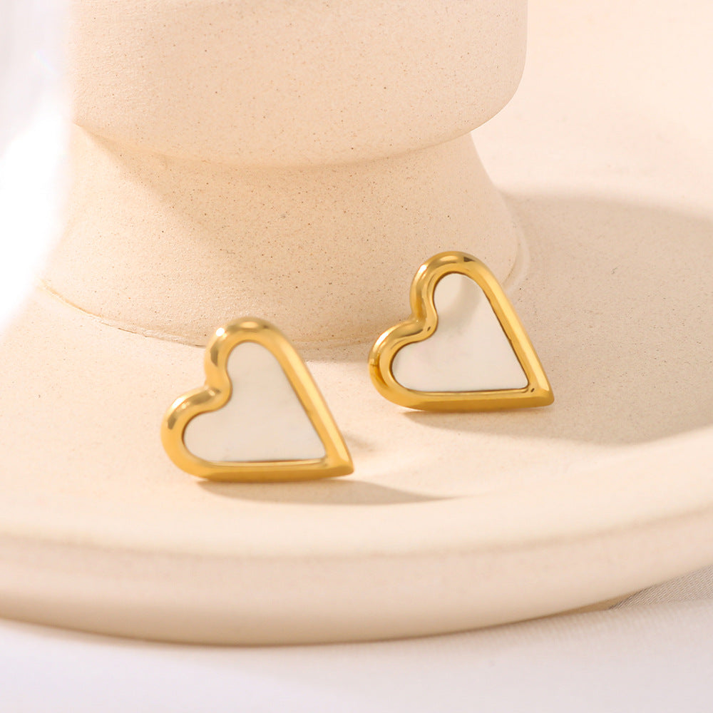 Orecchini a perno minimalisti da donna a forma di cuore in acciaio inossidabile con placcatura sottovuoto in oro 18K