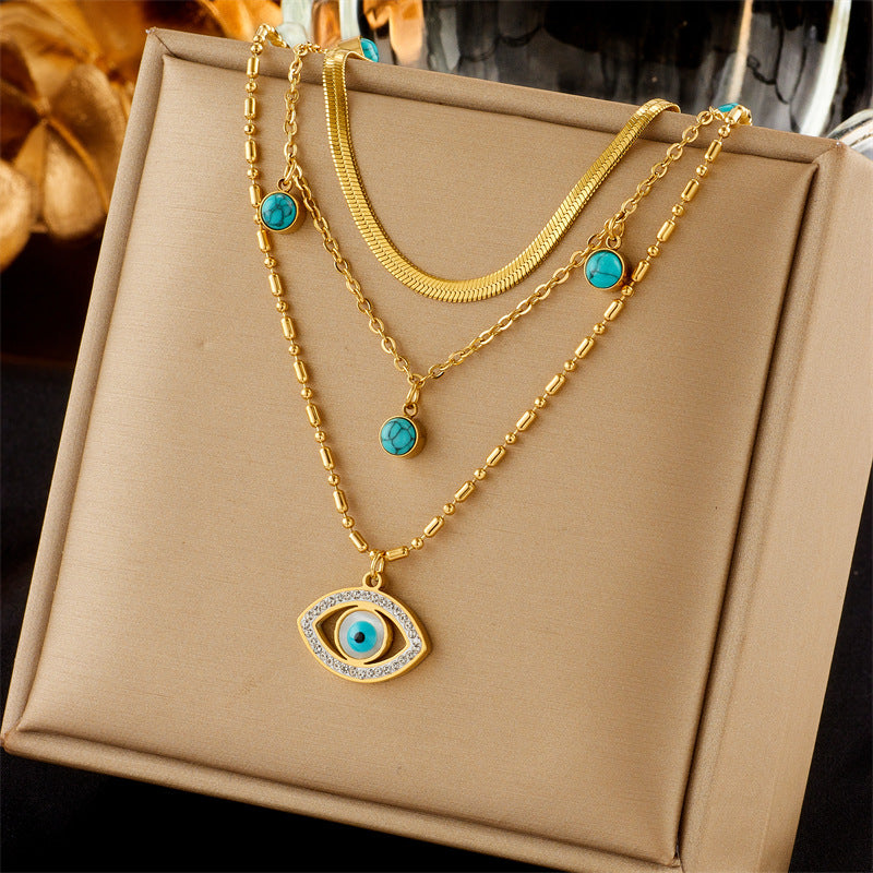 Collana da donna alla moda con ciondolo turchese intagliato a forma di occhio blu in strass, catena a serpente in acciaio inossidabile e finitura placcata