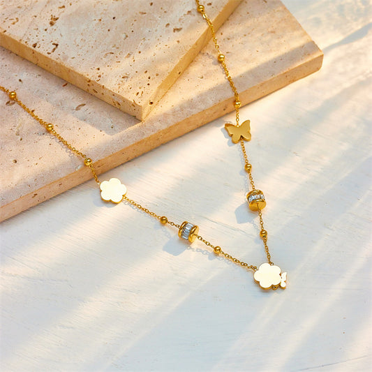 Collar con colgante de mariposa y floral minimalista de moda con detalles de concha en blanco y negro, cadena tipo locket de acero de titanio, acabado chapado para mujer