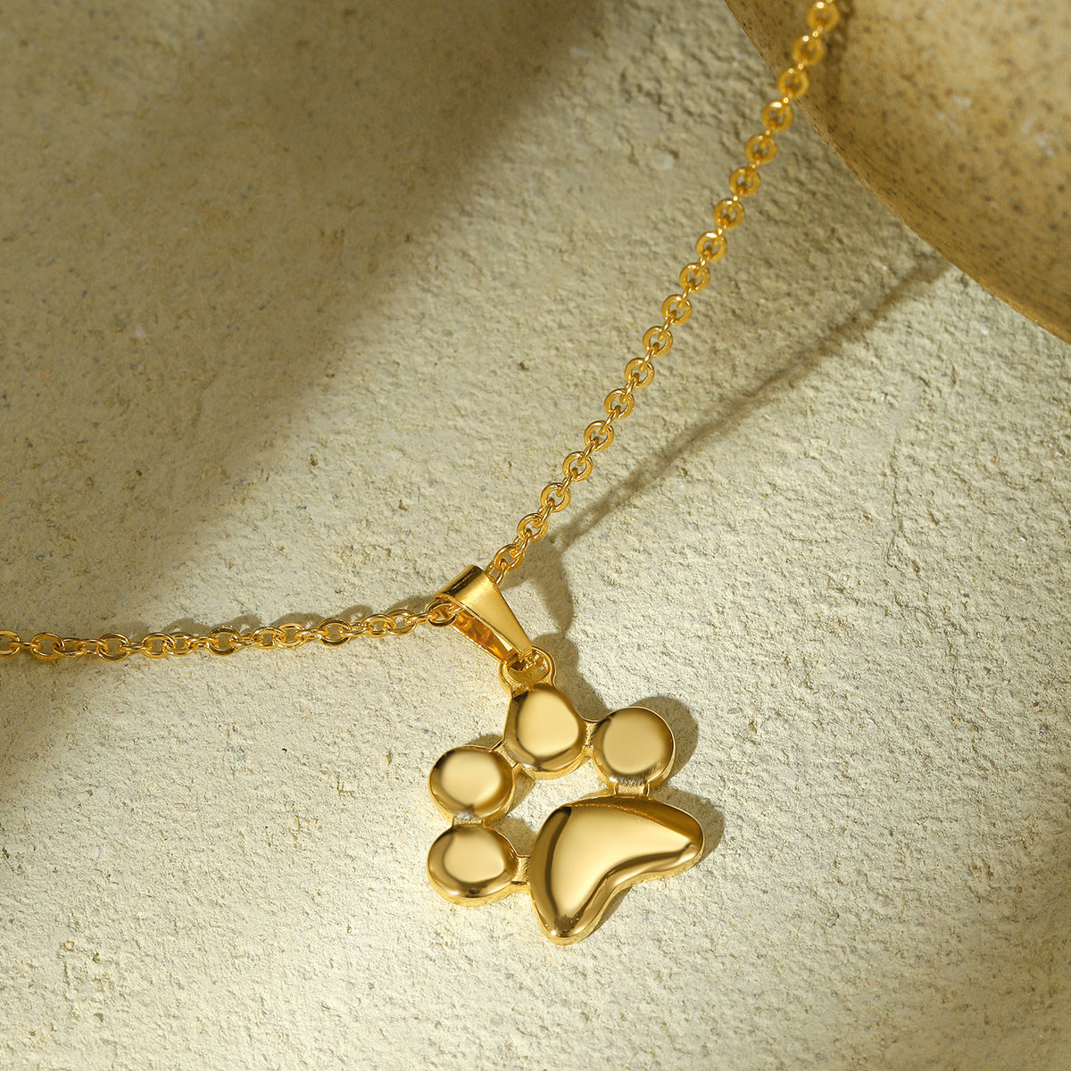 Collana Minimalista a Forma di Zampa di Gatto in Acciaio al Titanio da Donna con Placcatura in Oro 18K e Ciondolo in Acciaio Inossidabile