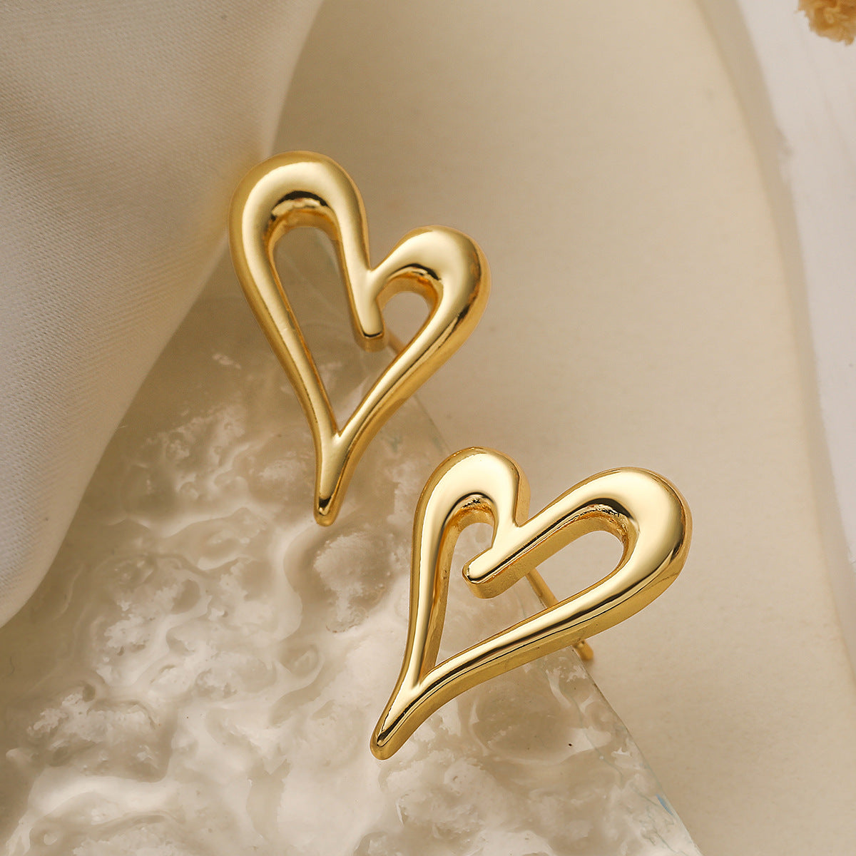 Orecchini a cuore minimalisti in rame placcato oro 18 carati con micro-zirconi e perle, per donna