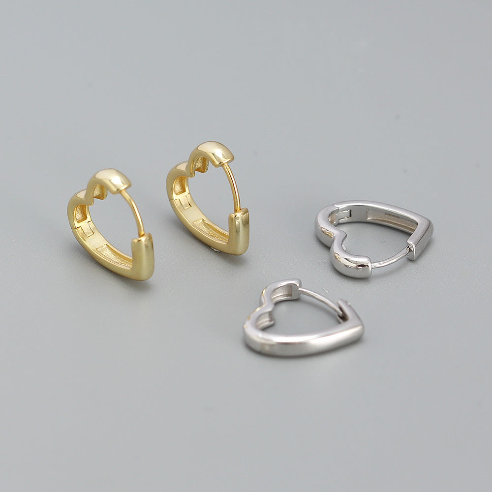 Orecchini a perno a forma di cuore in argento sterling S925 con finitura lucida — Gioielli da donna alla moda adatti per l'ufficio