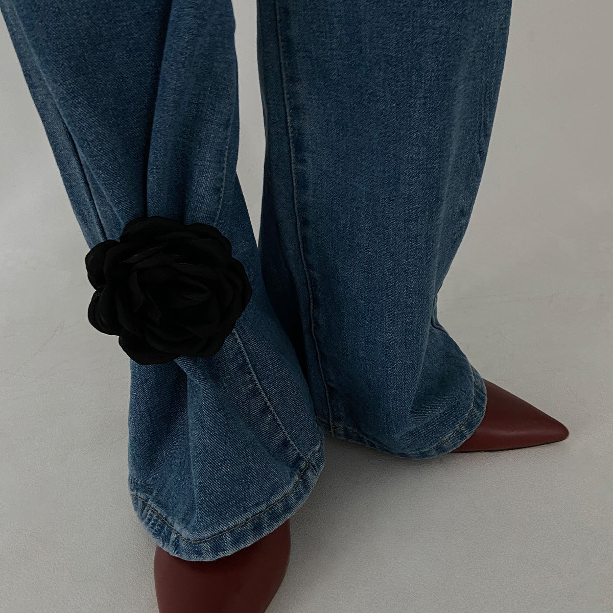 Broche perlado con nudo de lazo estilo Ins y forma de corazón con borla y cadena para mujer