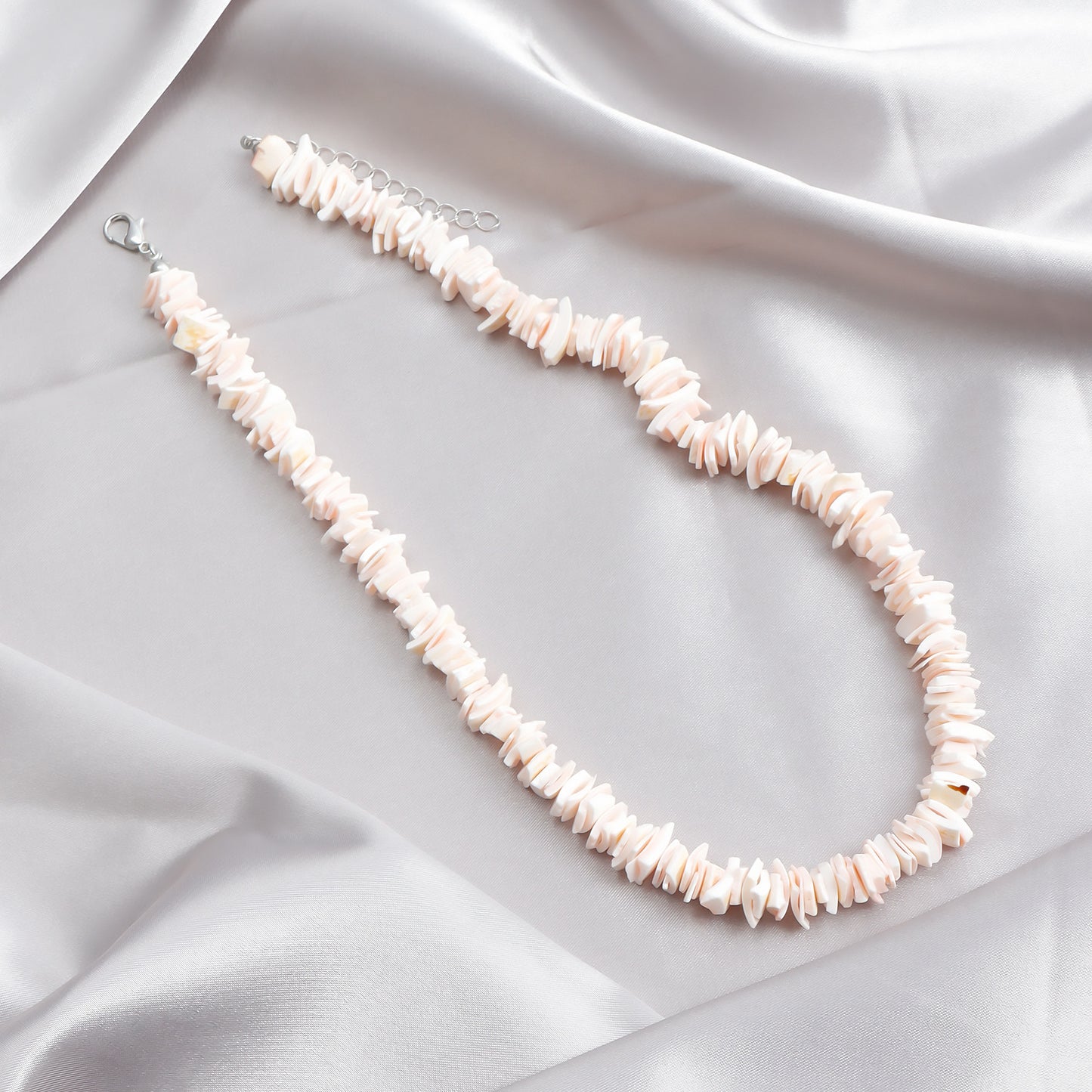 Collar de moda con colgante de concha irregular geométrica para mujer con acabado galvanizado