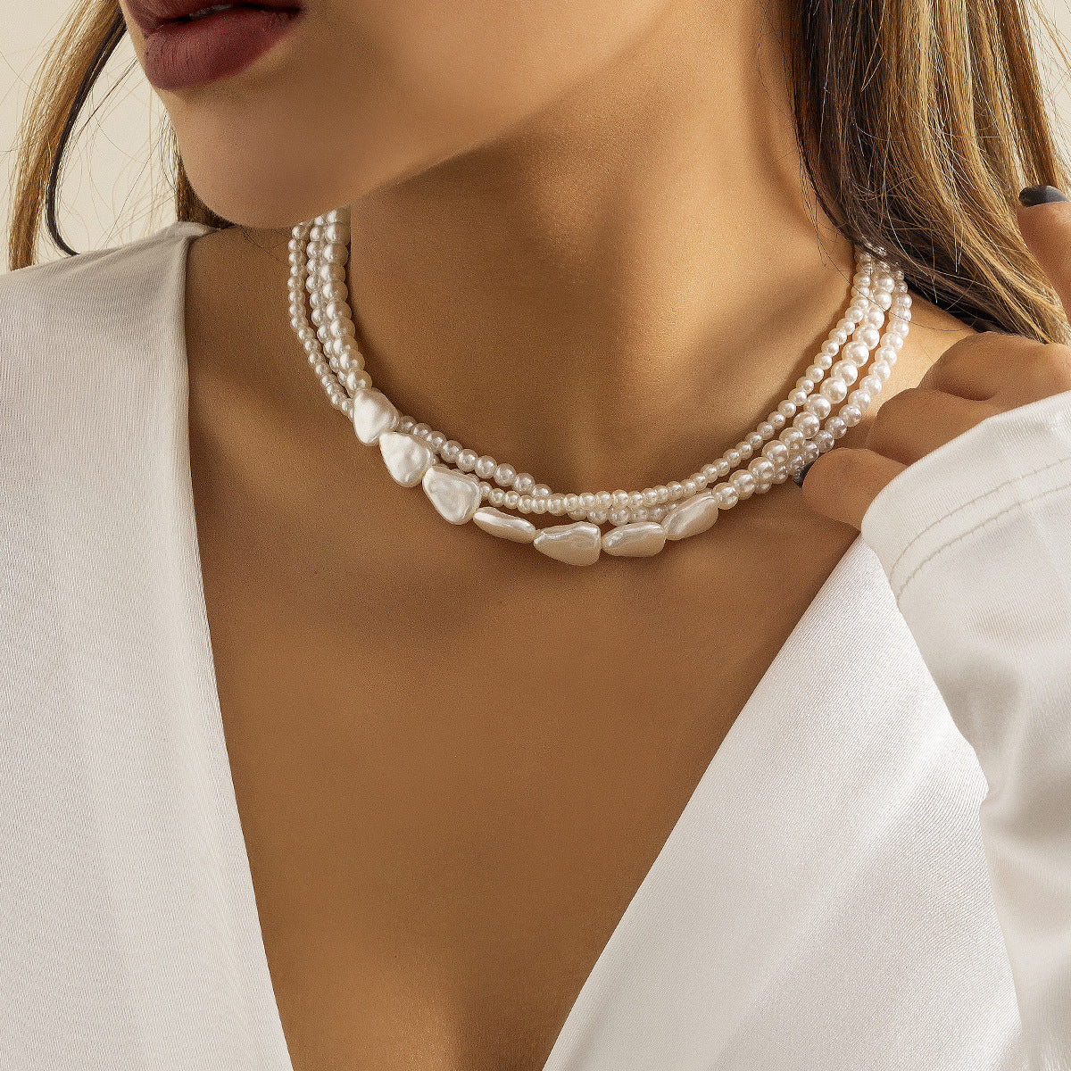 French Vintage Style Heart-Shaped Multi-Layer Imitation Pearl Necklace with Rhinestone Accents and Pearl Chain for Women