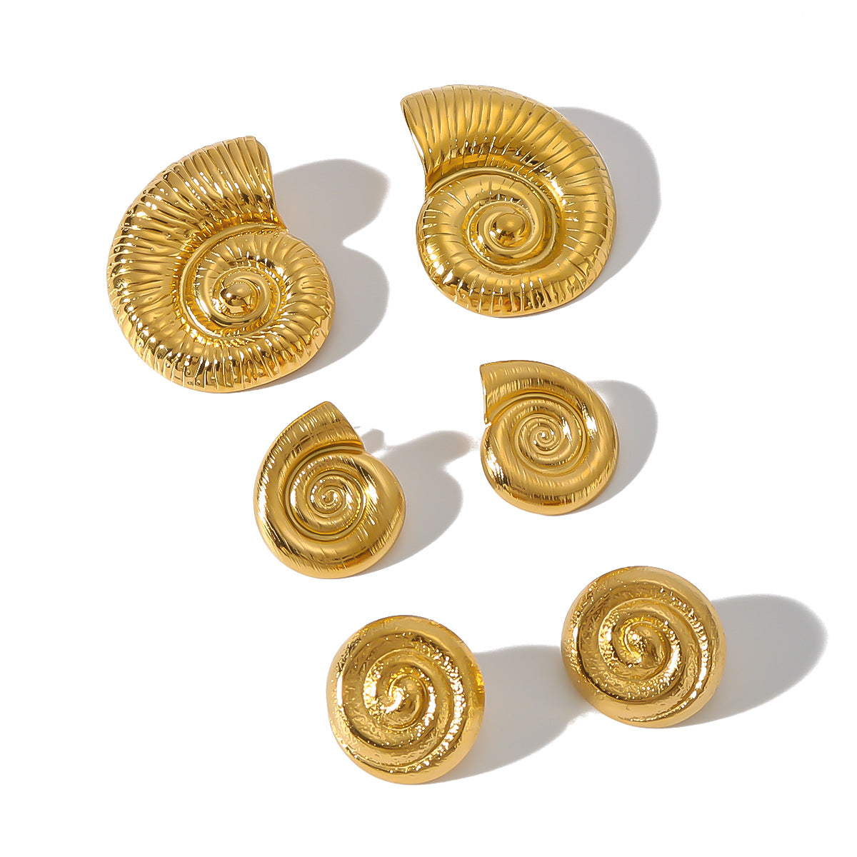 Orecchini da donna minimalisti in acciaio inossidabile a forma di conchiglia con placcatura in oro 18 carati