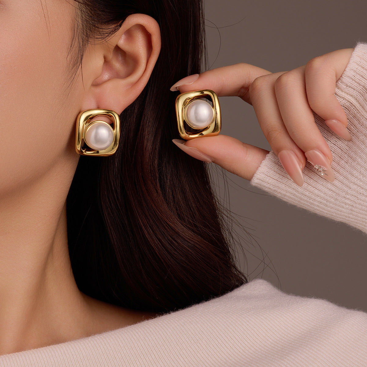 Orecchini da donna con perle finte quadrate cave in acciaio inossidabile placcato oro 18 carati Fashion OL