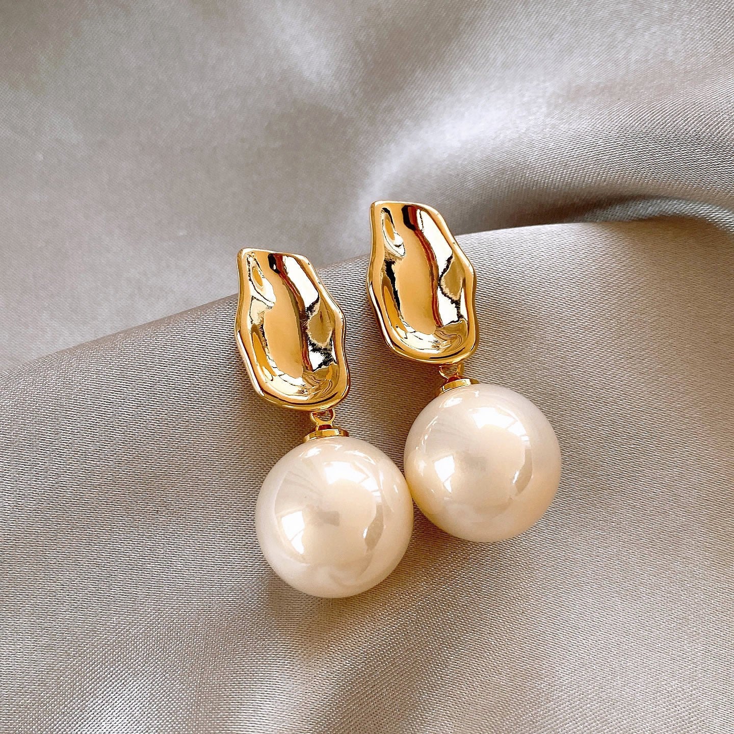 Orecchini a perno con perle stile vintage francese elegante con perni in acciaio placcato per donna, uso quotidiano, design rotondo geometrico minimalista, look di lusso