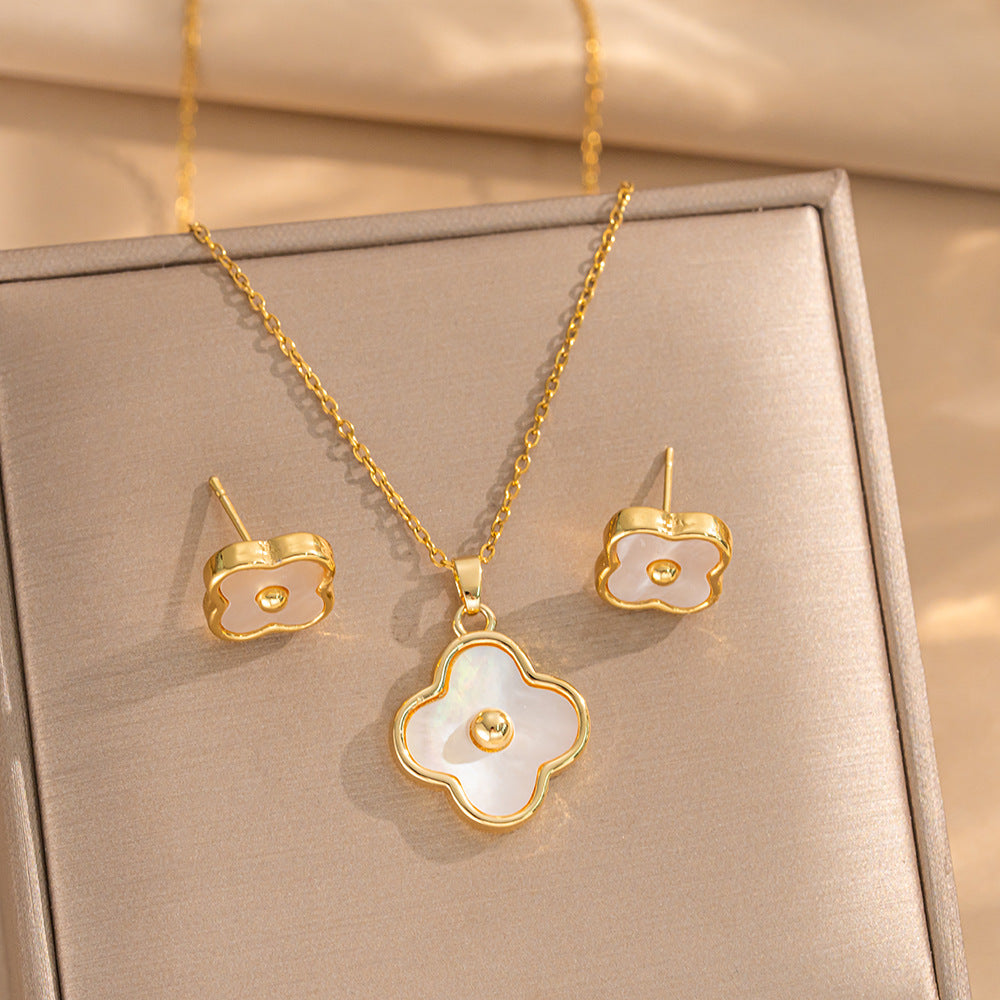 Collana con Ciondolo Trifoglio a Quattro Foglie Minimalista in Acciaio al Titanio con Placcatura in Oro Rosa 18K e Intarsio in Madreperla per Donna