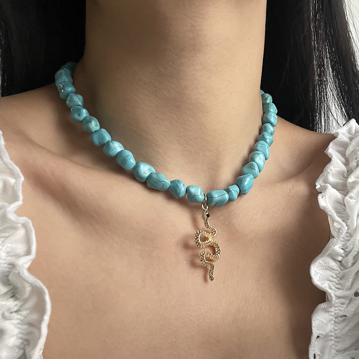 Collana con ciondolo in stile bohémien con occhio di Allah turchese e lega con forme geometriche e a cuore per donna