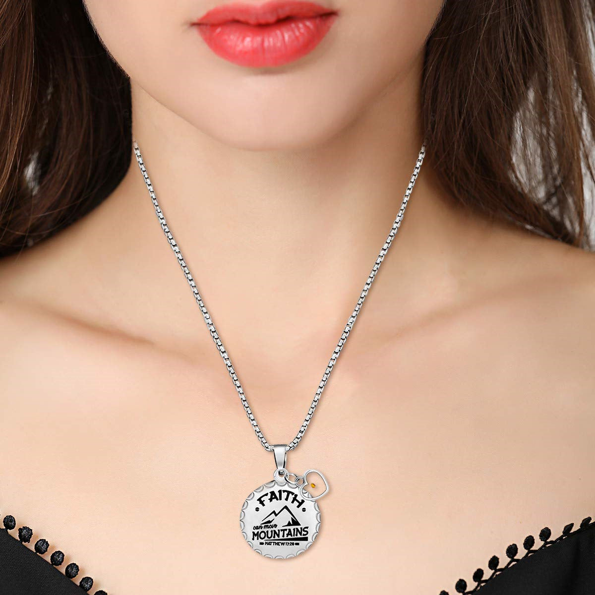 Collana con Pendente Geometrico Minimalista in Acciaio Inossidabile con Ciondolo a Moneta in Titanio Lucido per Unisex