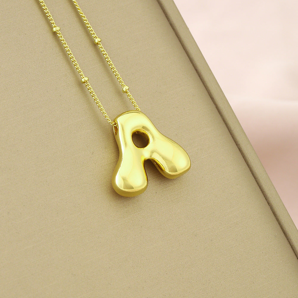 Collana girocollo minimalista da donna con ciondolo a lettera in rame placcato, catenina delicata