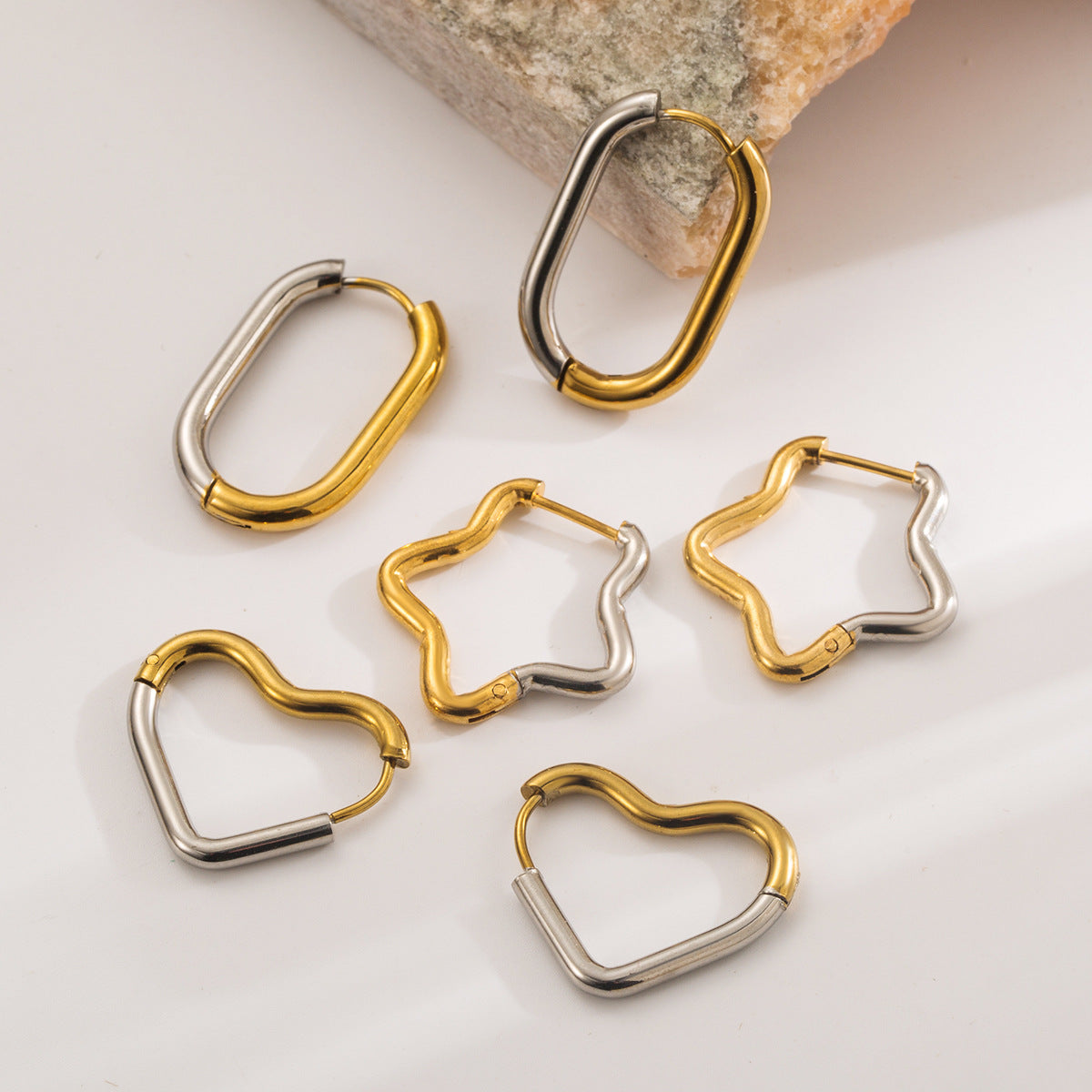 Orecchini geometrici minimalisti in acciaio inossidabile da donna con placcatura in oro e argento a forma di cuore e stella
