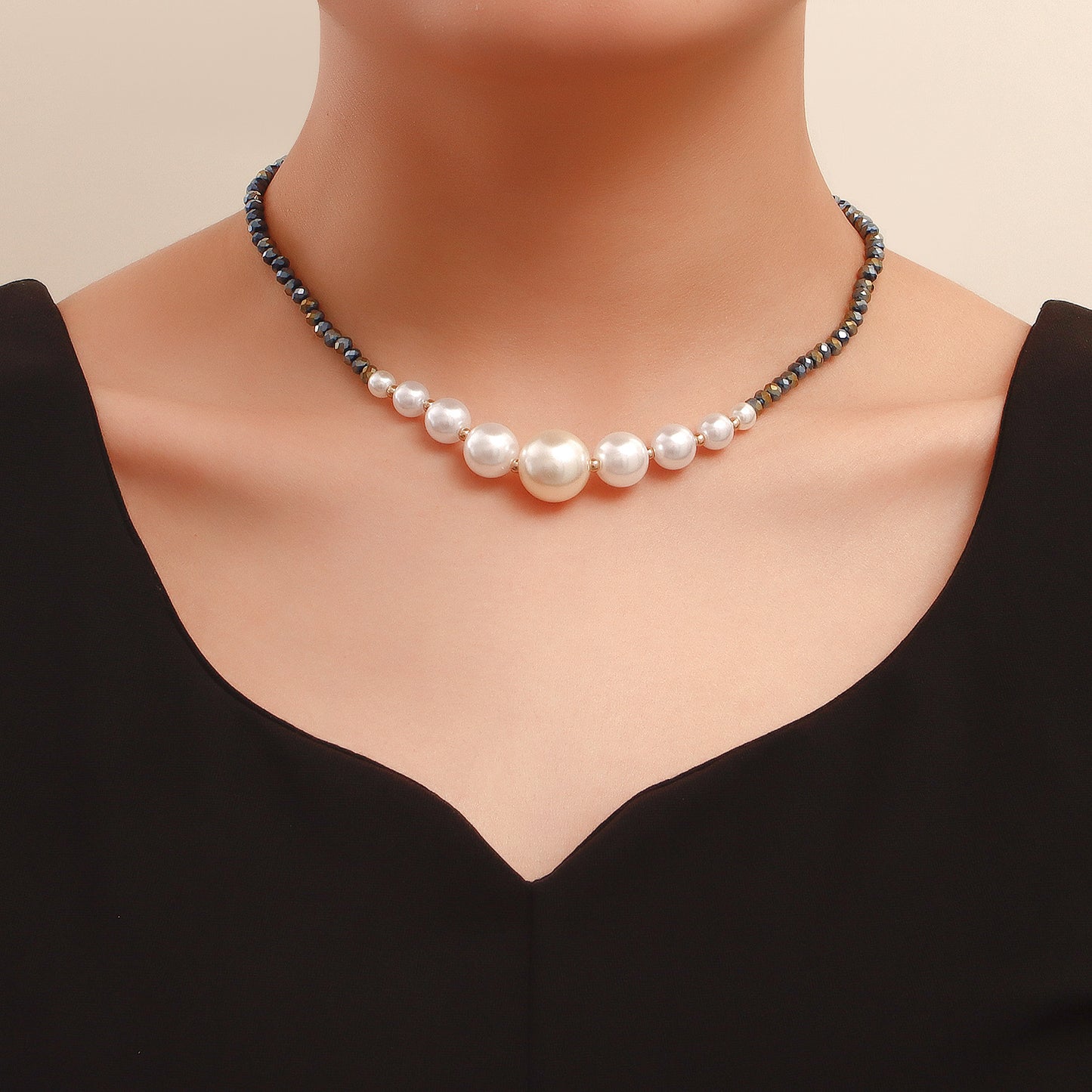 Geometric Black Crystal Faux Pearl Pendant Necklace for Women with Plated Alloy Chain and Clavicle-Style Design