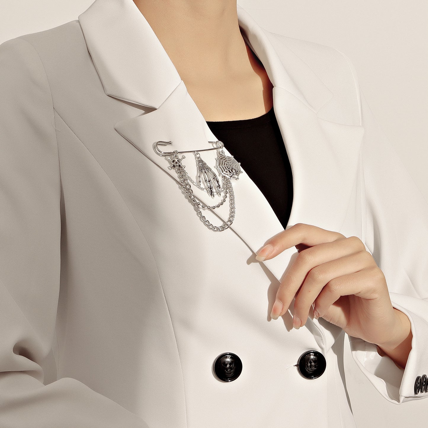Geometric Fashionable Alloy Brooch with Plated Finish for Women, Eye Motif Decorative Pin for Stylish Streetwear and Office Wear