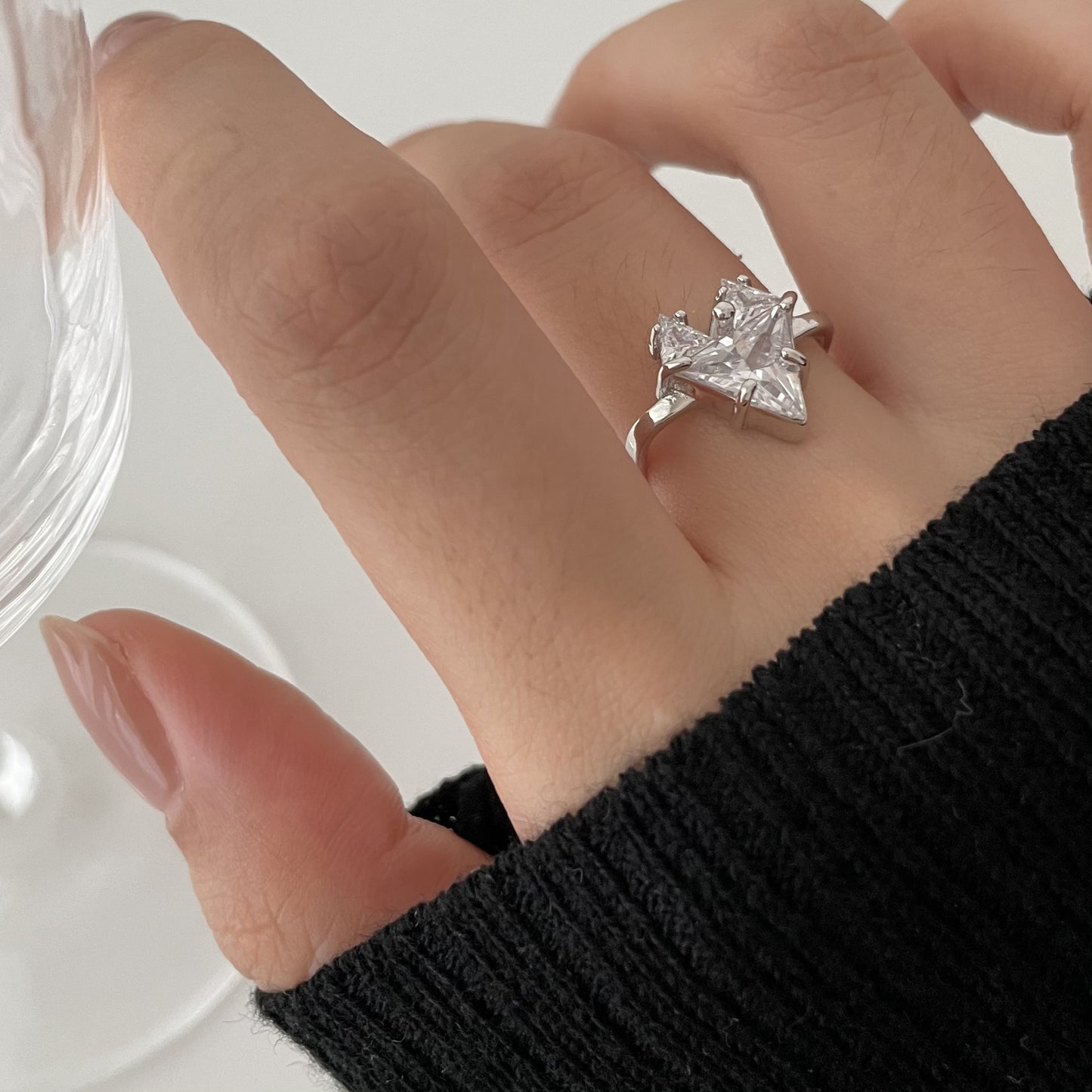 Minimalist Geometric Heart-Shaped 925 Sterling Silver Ring for Women with Clean Aesthetic