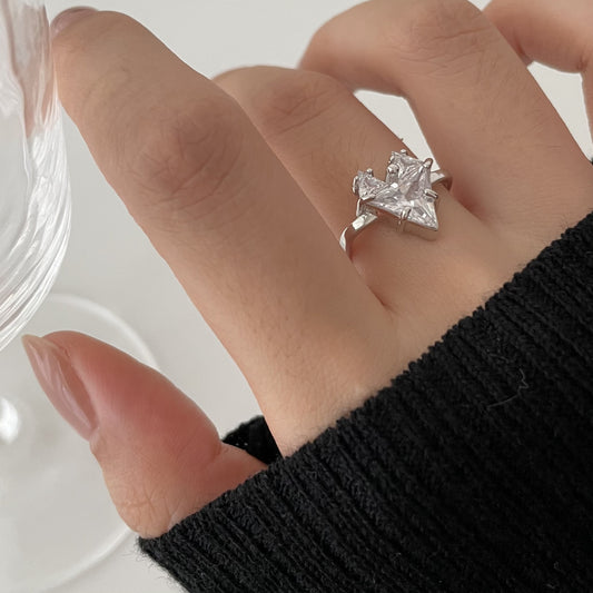 Anello in Argento Sterling 925 a Forma di Cuore Geometrico Minimalista da Donna dal Design Pulito