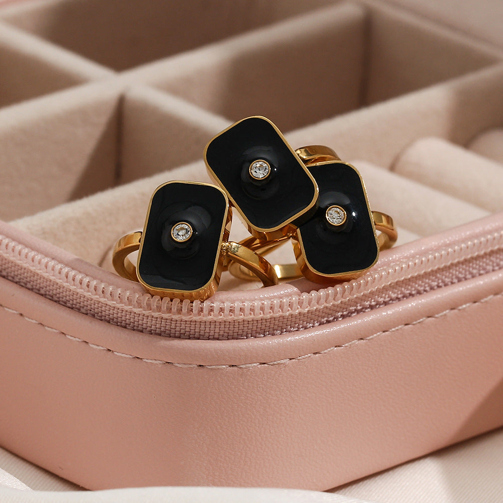 Anello Minimalista Quadrato Geometrico in Acciaio Inossidabile Placcato Oro 18K e Smalto Nero per Donna