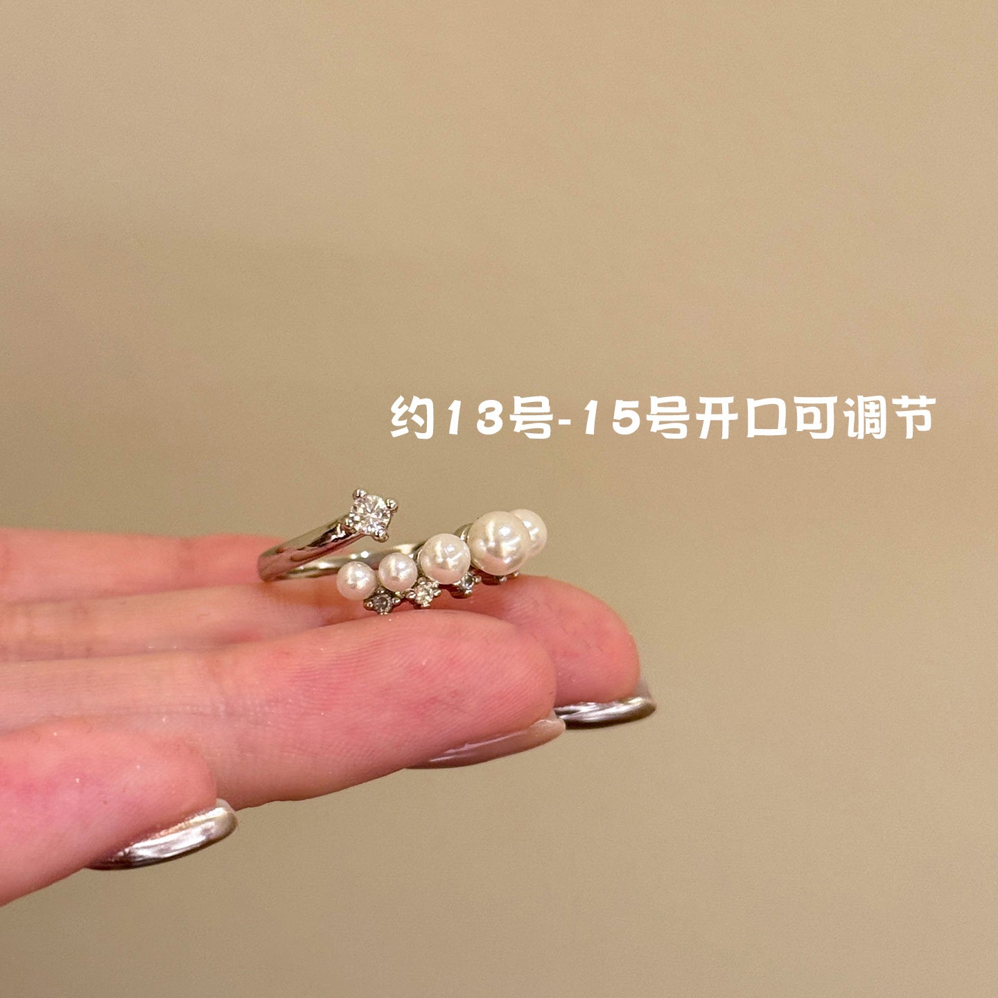 Anello Regolabile Minimalista da Donna con Zirconi e Perle, Finitura Placcata, Design Geometrico, Accessorio di Moda Elegante