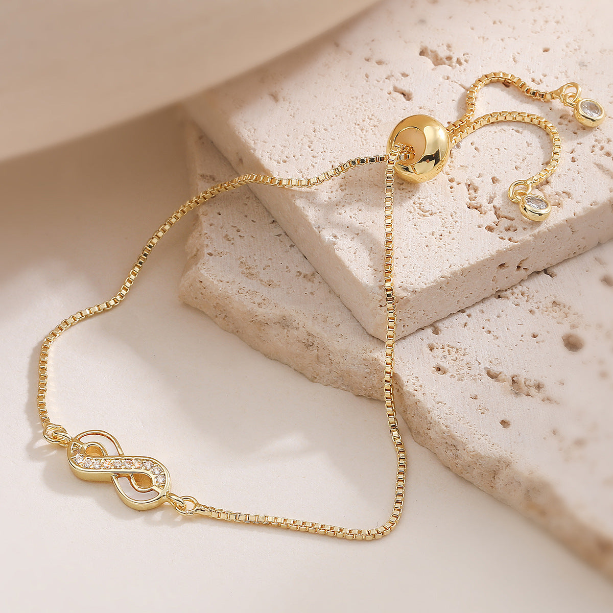 Fashion Light Luxury 18K Gold Plated Brass Heart Butterfly Bracelet with Micro-inlaid Cubic Zirconia and Shell for Women