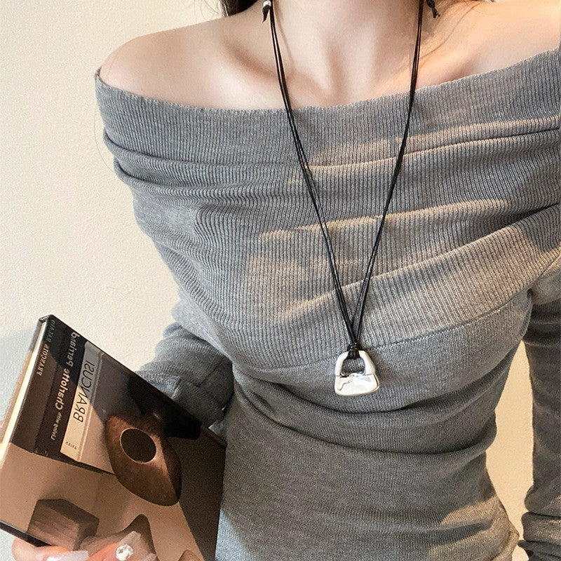 Collana con Pendente Geometrico Minimalista da Donna in Lega con Finitura Elettroplaccata — Catena Leggera per Maglione, Accessorio di Lusso Versatile