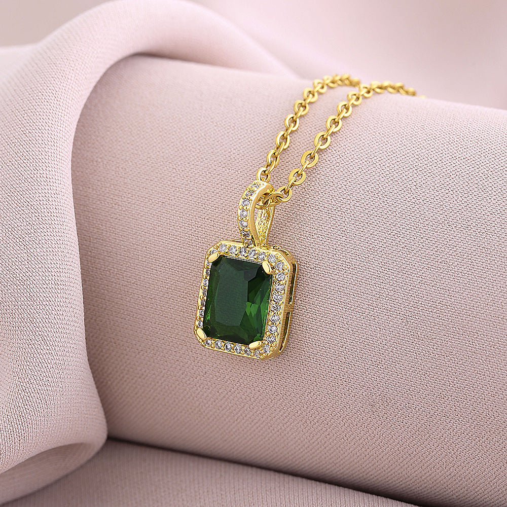 Elegante Collana Pendente Smeraldo Geometrico da Donna in Rame con Finitura Placcata, Collana a Catena Minimalista a Girocollo