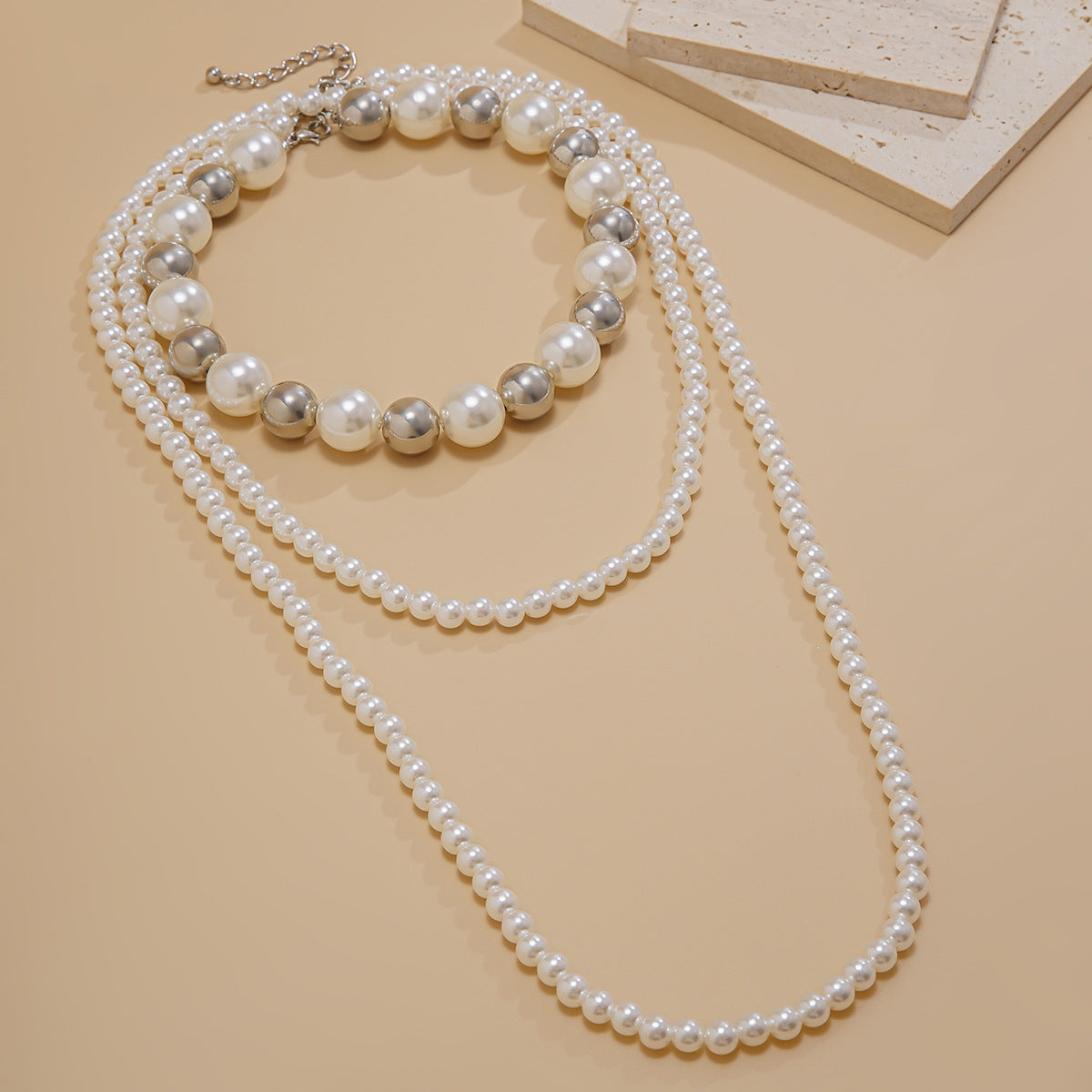 Punk Style Geometric Choker Necklace with Imitation Pearl Beads and Plated Finish