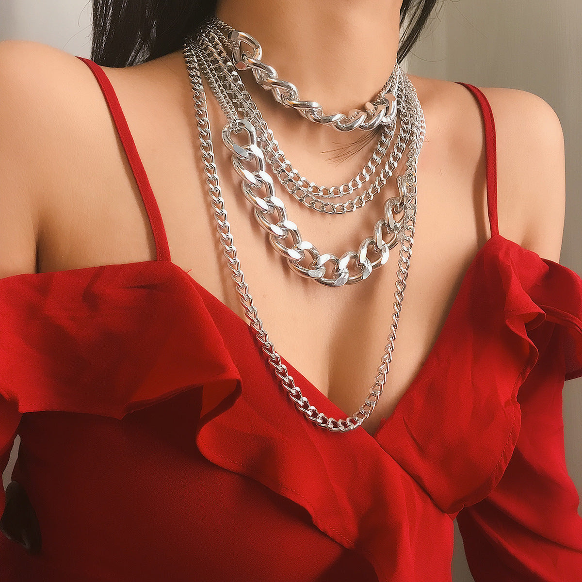 Collana a catena lunga a più strati con nappe, stile punk, da donna