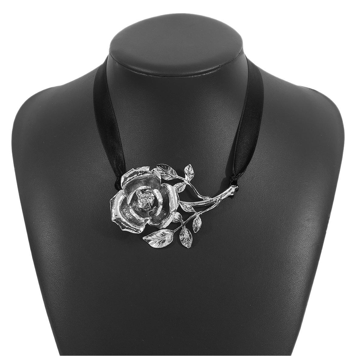 Collana Pendente Rosa Floreale Retrò in Lega con Finitura Placcata da Donna, Delicata Catena per Clavicola con Design Geometrico