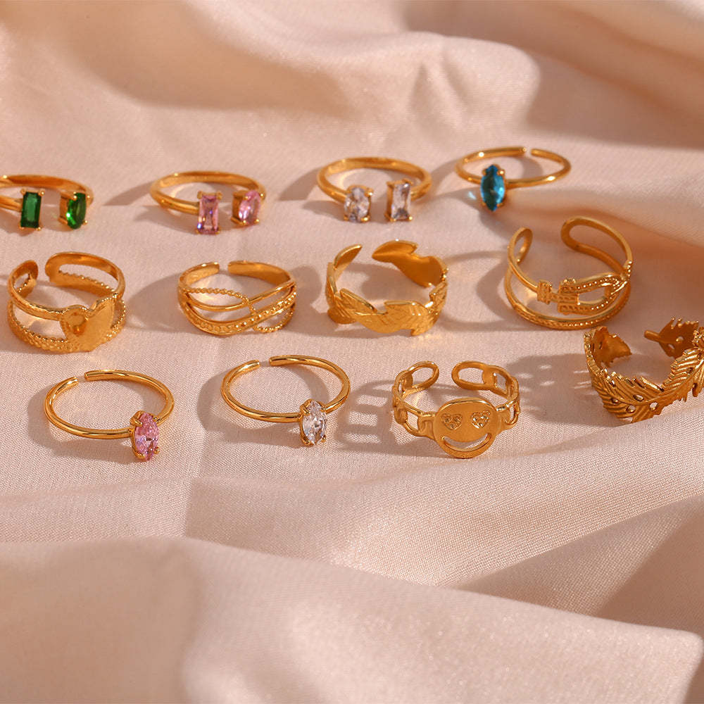 Anello Minimalista Geometrico in Acciaio Inossidabile Placcato Oro 18K con Intarsio di Zirconi da Donna
