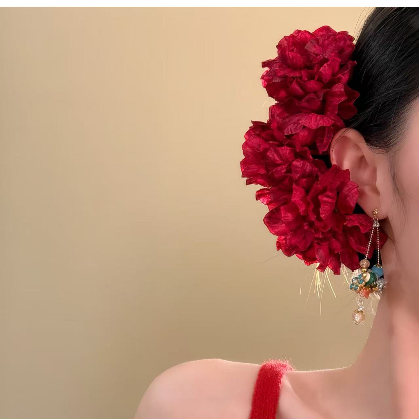 Handmade Fabric Floral Hairpin for Women with Elegant Vintage Style and Minimalist Design, Lightweight Luxe Hair Accessory