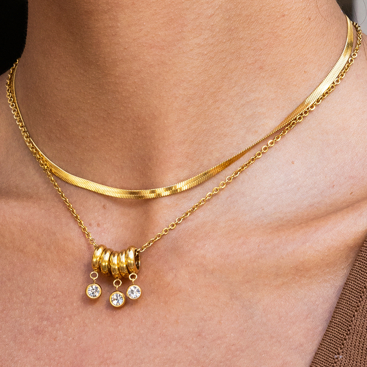 Collana da donna in acciaio inossidabile placcato oro 18 carati con strass, design geometrico alla moda