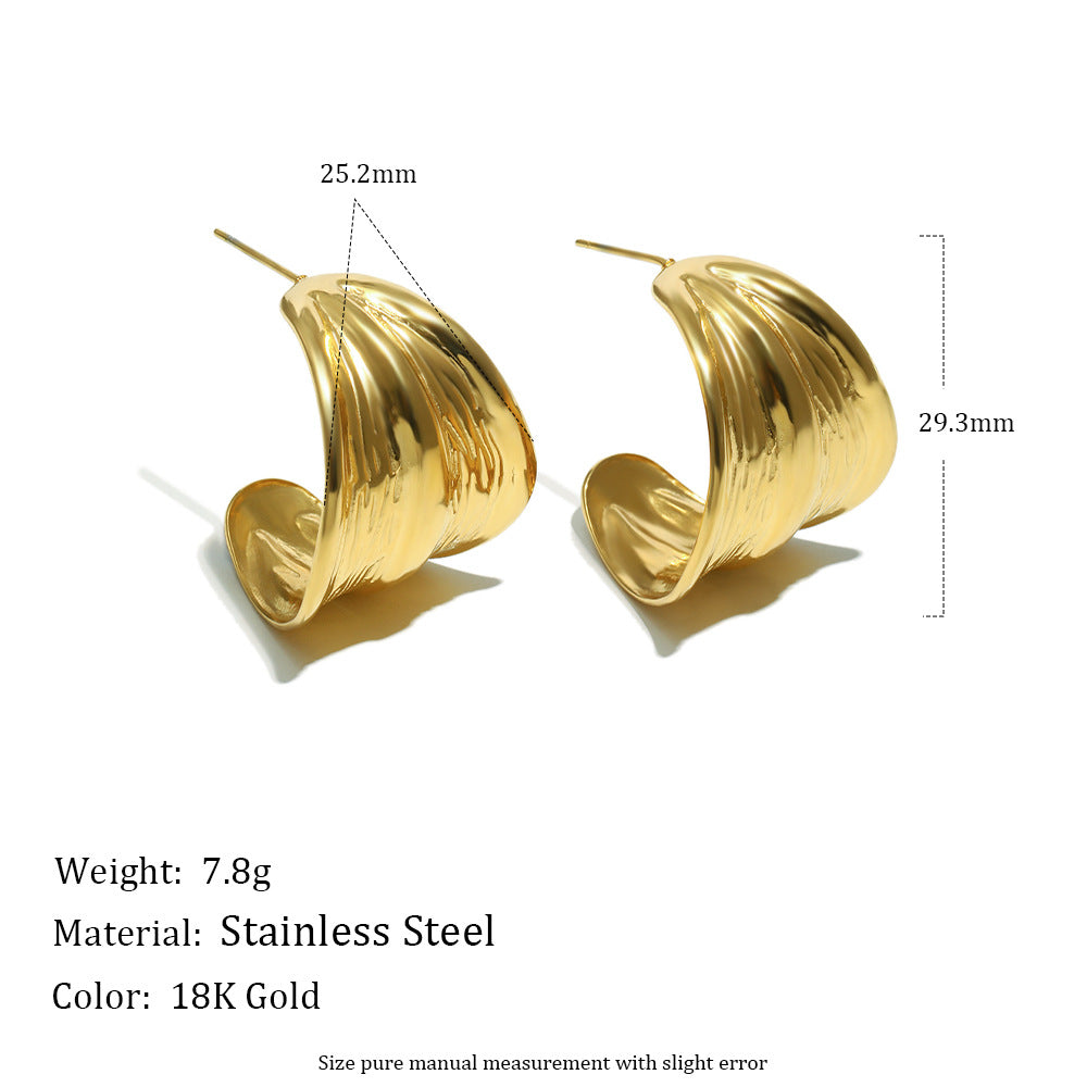 Orecchini minimalisti di lusso in acciaio inossidabile geometrici con placcatura in oro 18K e design testurizzato a C larga per donna