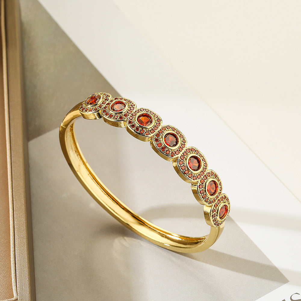 Bracciale Geometrico Minimalista in Rame con Placcatura in Oro e Intarsio in Zirconi da Donna