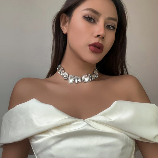 Collar con colgante minimalista de lágrima geométrica de diamantes de imitación para mujer con detalle de flecos y cadena de garra