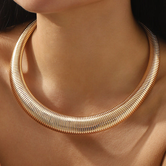 Bold Geometric Snake Chain Choker Necklace for Women Made of Iron with Industrial-Style Design