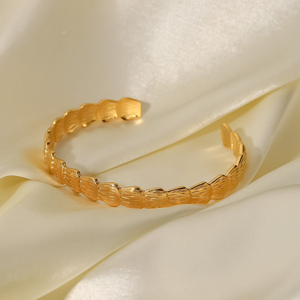 Ins Style Geometric Shell-Shaped Titanium Steel Bracelet with 18K Gold Plating for Women
