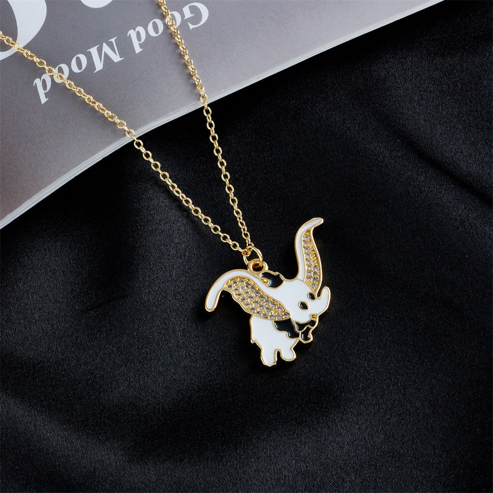 Collana pendente a forma di elefante minimalista da donna con base in rame e placcatura in oro 18 carati, finitura smaltata e intarsio in zirconi