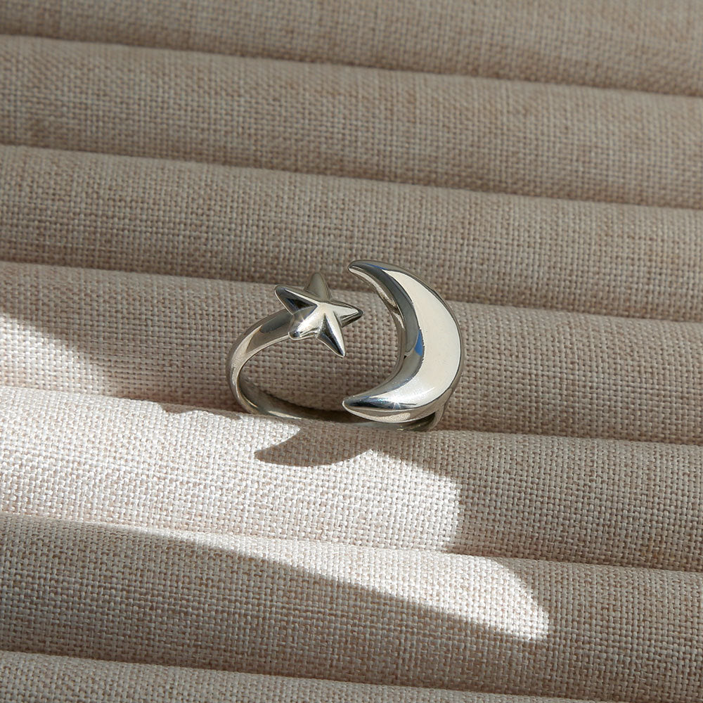 Anillo Abierto Ajustable Minimalista de Acero Inoxidable con Forma de Estrella y Luna con Baño de Oro para Mujeres y Hombres