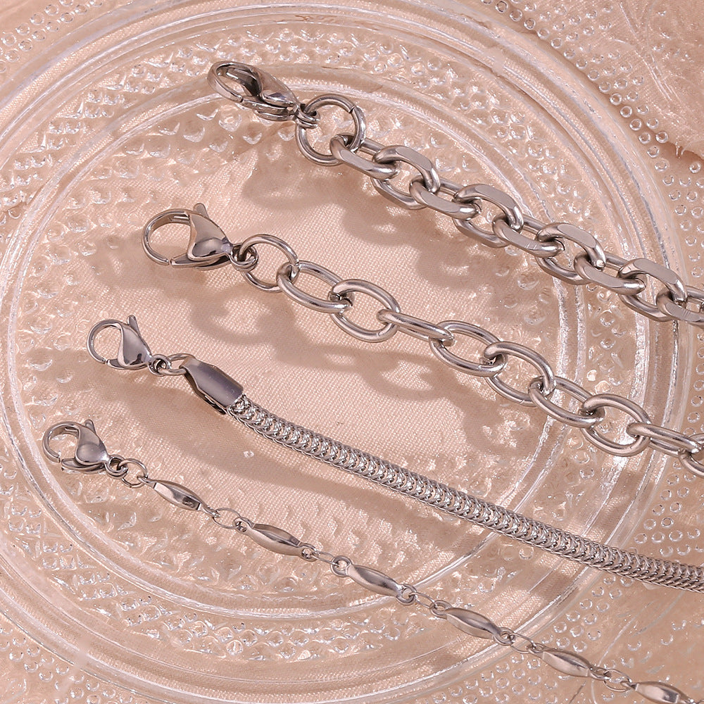 Bracciale a S da donna in acciaio al titanio, geometrico e minimalista, con finitura placcata e design a catena a scatola