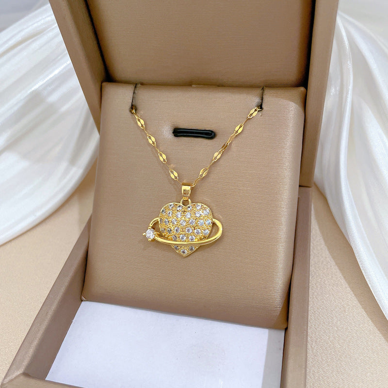 Collana Minimalista a Cuore in Acciaio al Titanio con Accenti di Strass per Uomo e Donna, Delicata Catena per Clavicole con Design a Maglie a Tema Amore